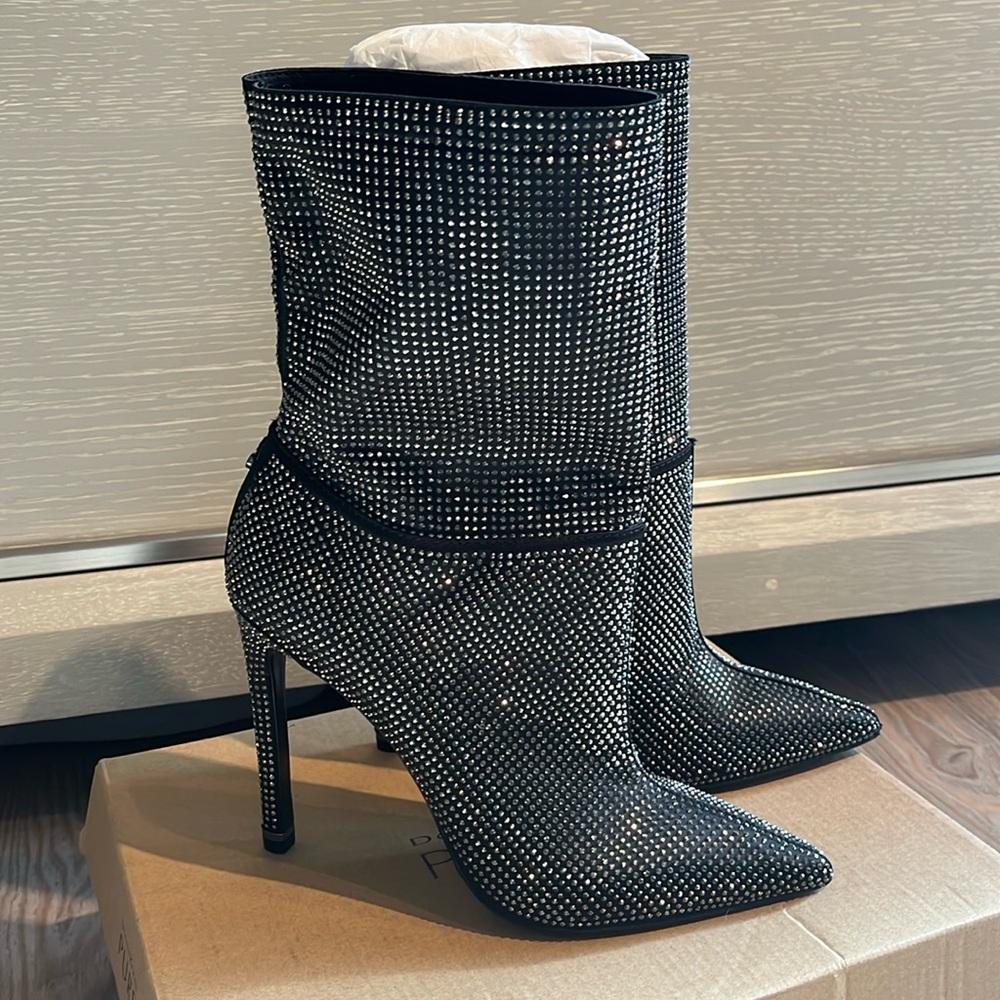KENNETH COLE NY RILEY STUDDED BOOTIE - LIKE NEW